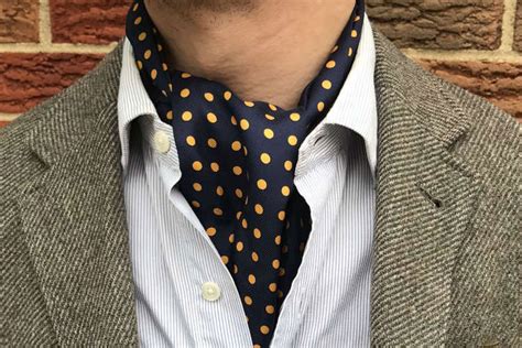 how to wear ascot tie.